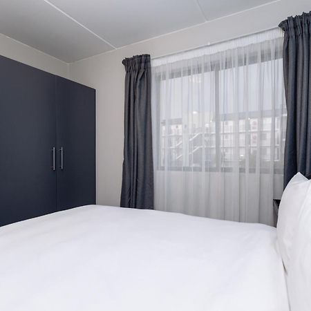 Mint Express Sandton View โจฮันเนสเบิร์ก ภายนอก รูปภาพ